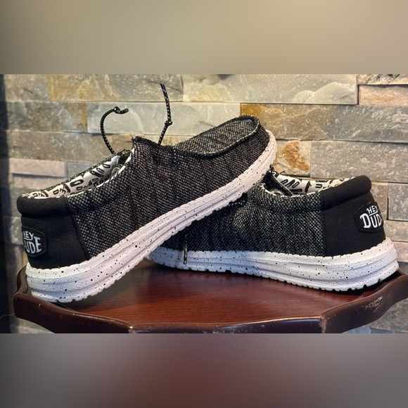 Yth Sz 5 Hey Dude Wally Sox Stitch Wide Shoes Black White Boat Beach Shoes EUC - Picture 5 of 7